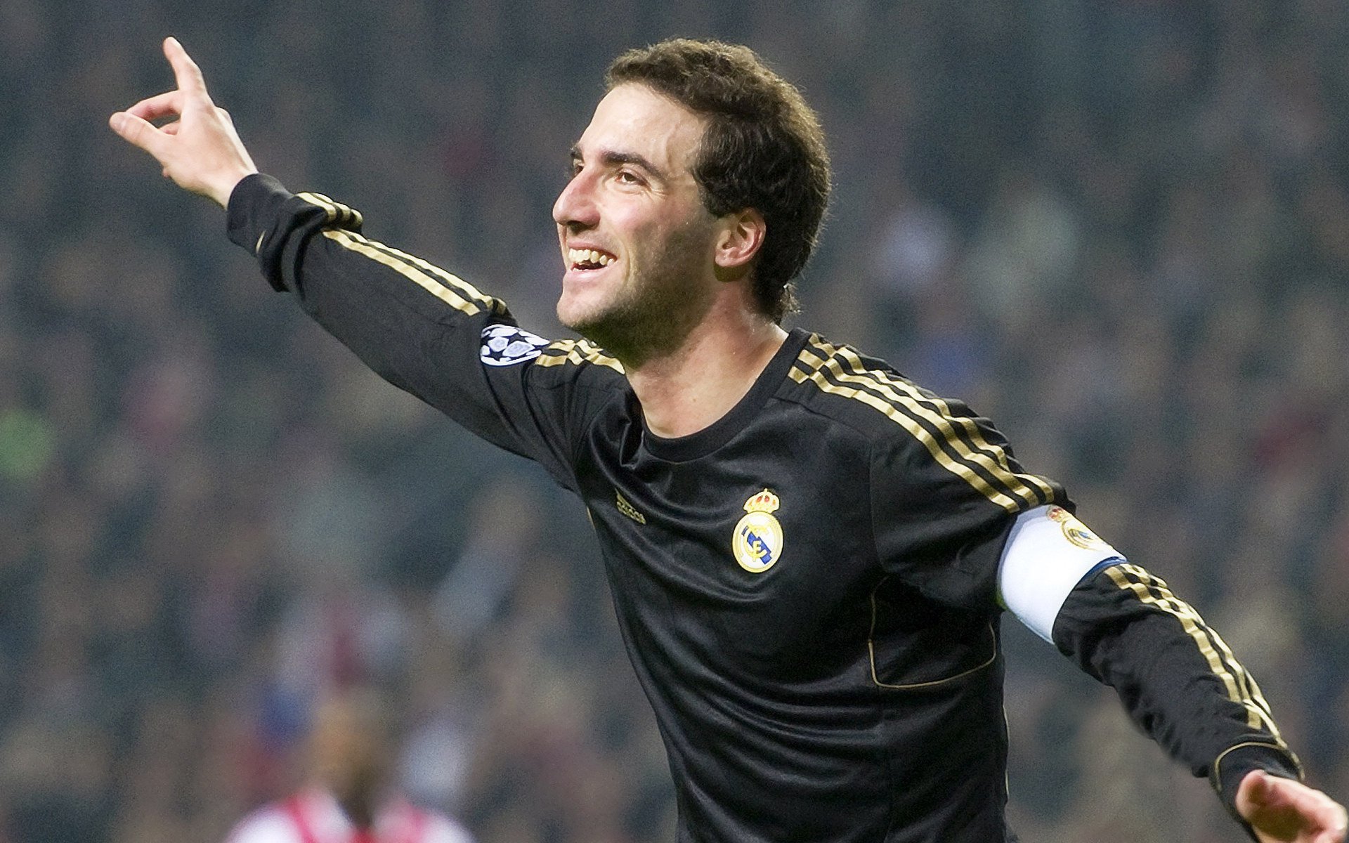 乐鱼体育平台app下载-德甲攻防转换:节奏把控中的精彩瞬间,德甲节奏快